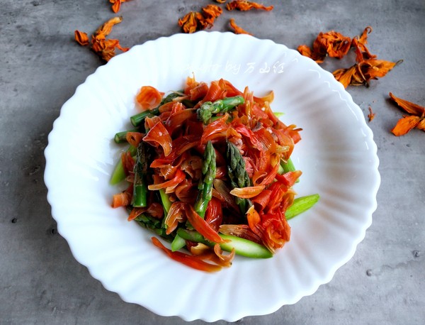 百合花拌蘆筍的做法-家常味拌菜譜-易網(wǎng)健康養(yǎng)生網(wǎng) 百合花拌蘆筍的做法-家常味拌菜譜