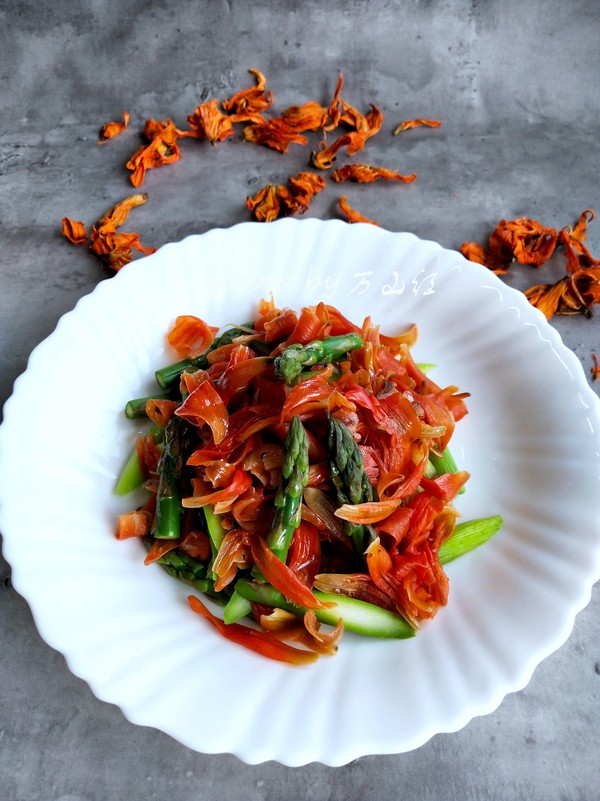 百合花拌蘆筍的做法-家常味拌菜譜-易網(wǎng)健康養(yǎng)生網(wǎng) 百合花拌蘆筍的做法-家常味拌菜譜