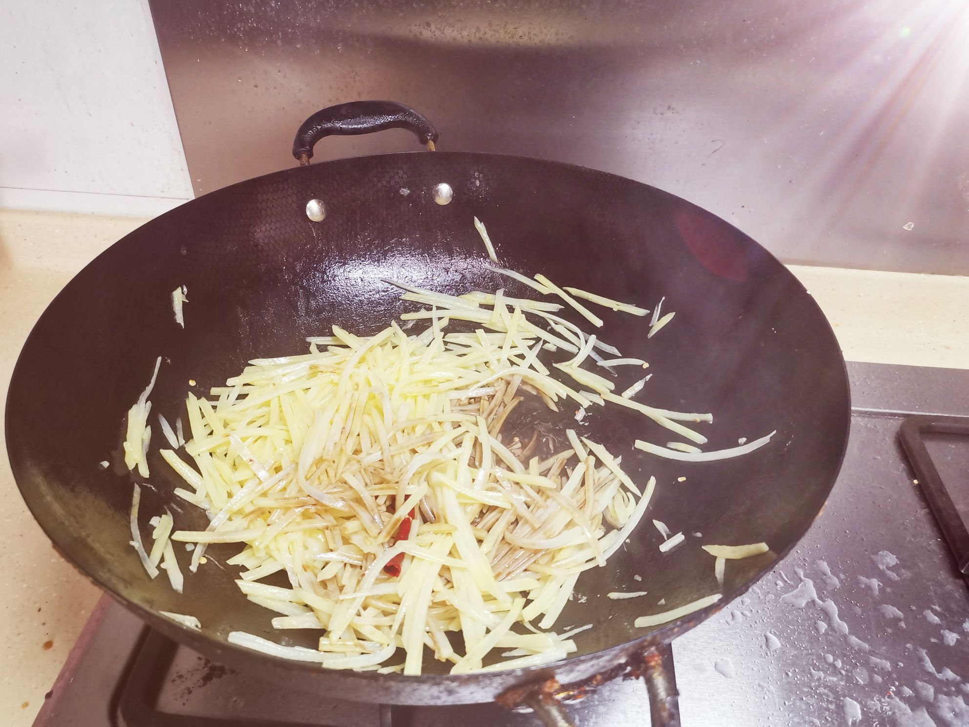 干椒土豆絲的做法-家常味炒菜譜