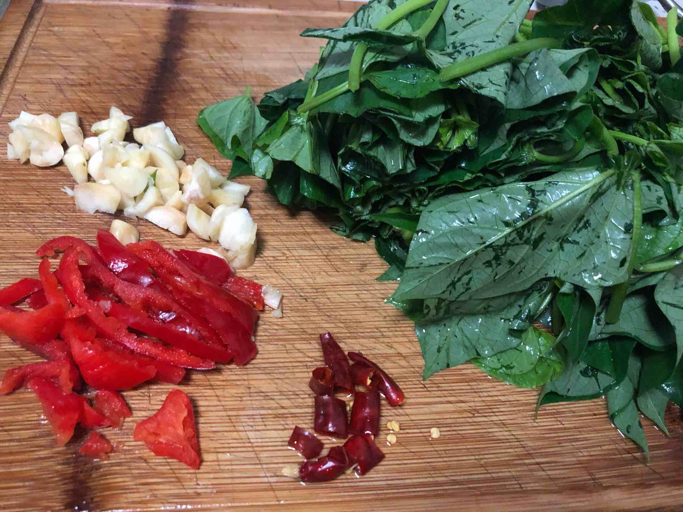 清炒長(zhǎng)壽菜的做法-家常味炒菜譜-易網(wǎng)<a href=http://www.gyfww.com/ target=_blank class=infotextkey>健康養(yǎng)生</a>網(wǎng) 清炒長(zhǎng)壽菜的做法-家常味炒菜譜