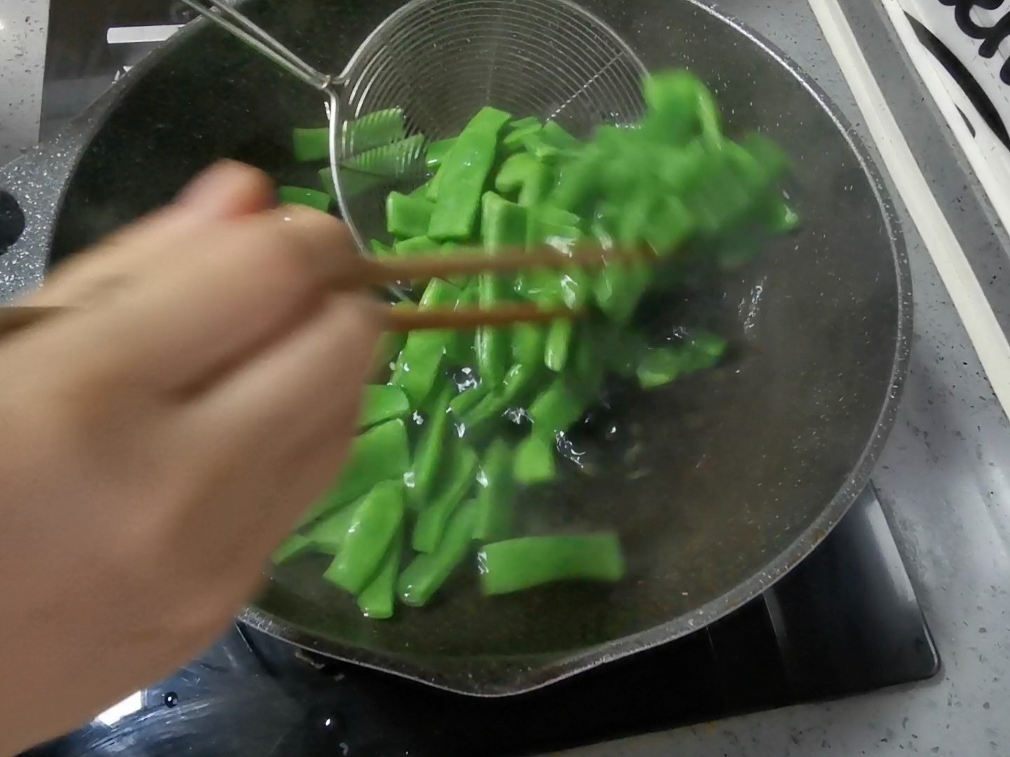 扁豆角炒臘肉的做法-咸鮮味炒菜譜