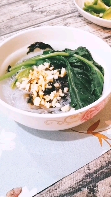 粉絲拌菠菜的做法-咸鮮味拌菜譜-易網健康養生網 粉絲拌菠菜的做法-咸鮮味拌菜譜