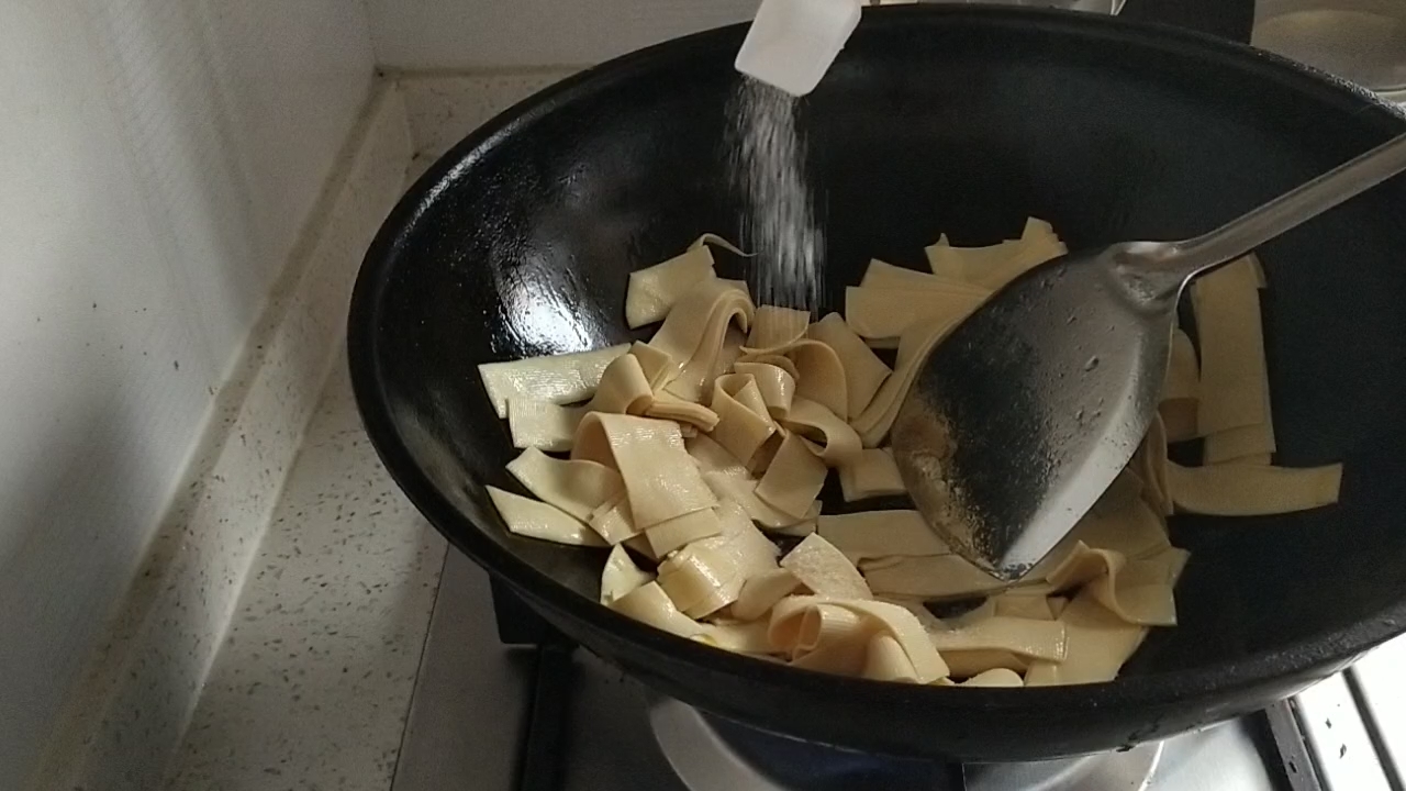 尖椒干豆腐的做法-咸鮮味炒菜譜