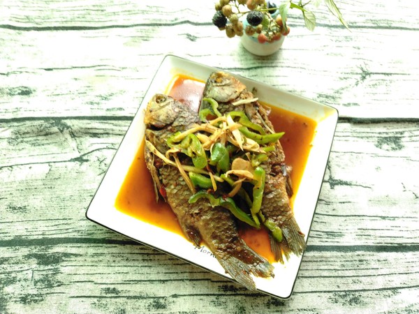 仔姜青椒鯽魚的做法-香辣味燒菜譜