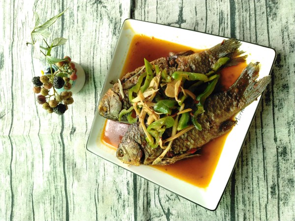 仔姜青椒鯽魚的做法-香辣味燒菜譜