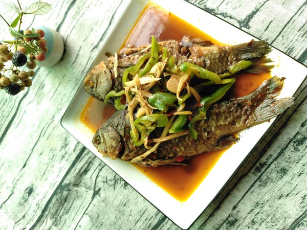 仔姜青椒鯽魚的做法-香辣味燒菜譜