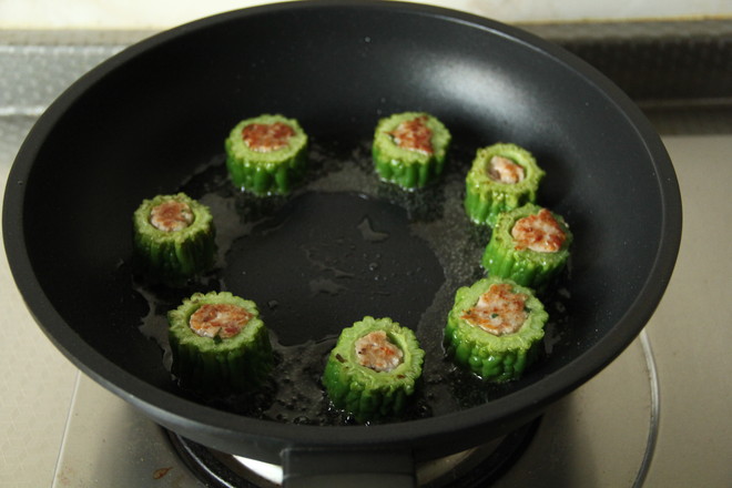 苦瓜釀肉的做法-咸鮮味煎菜譜