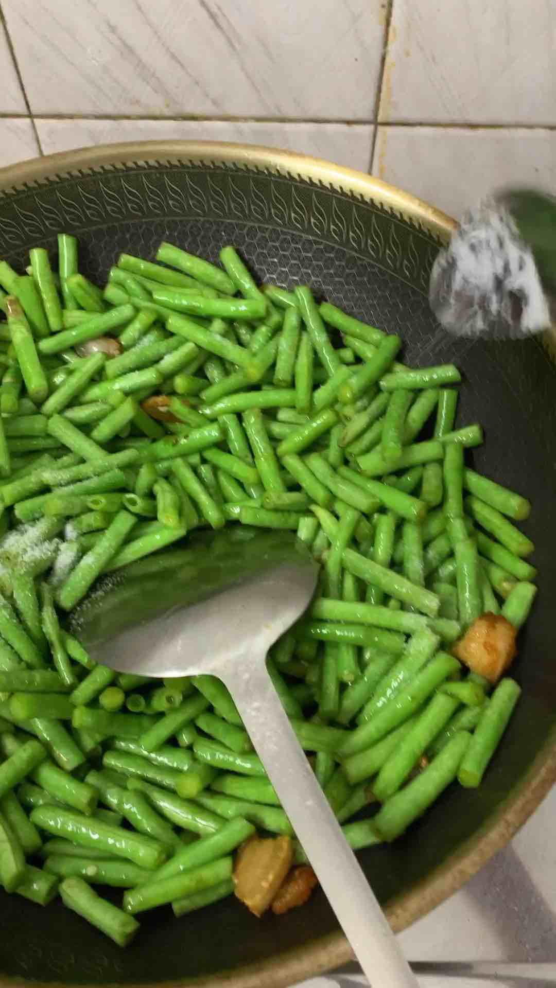 炒豆角的做法-家常味炒菜譜