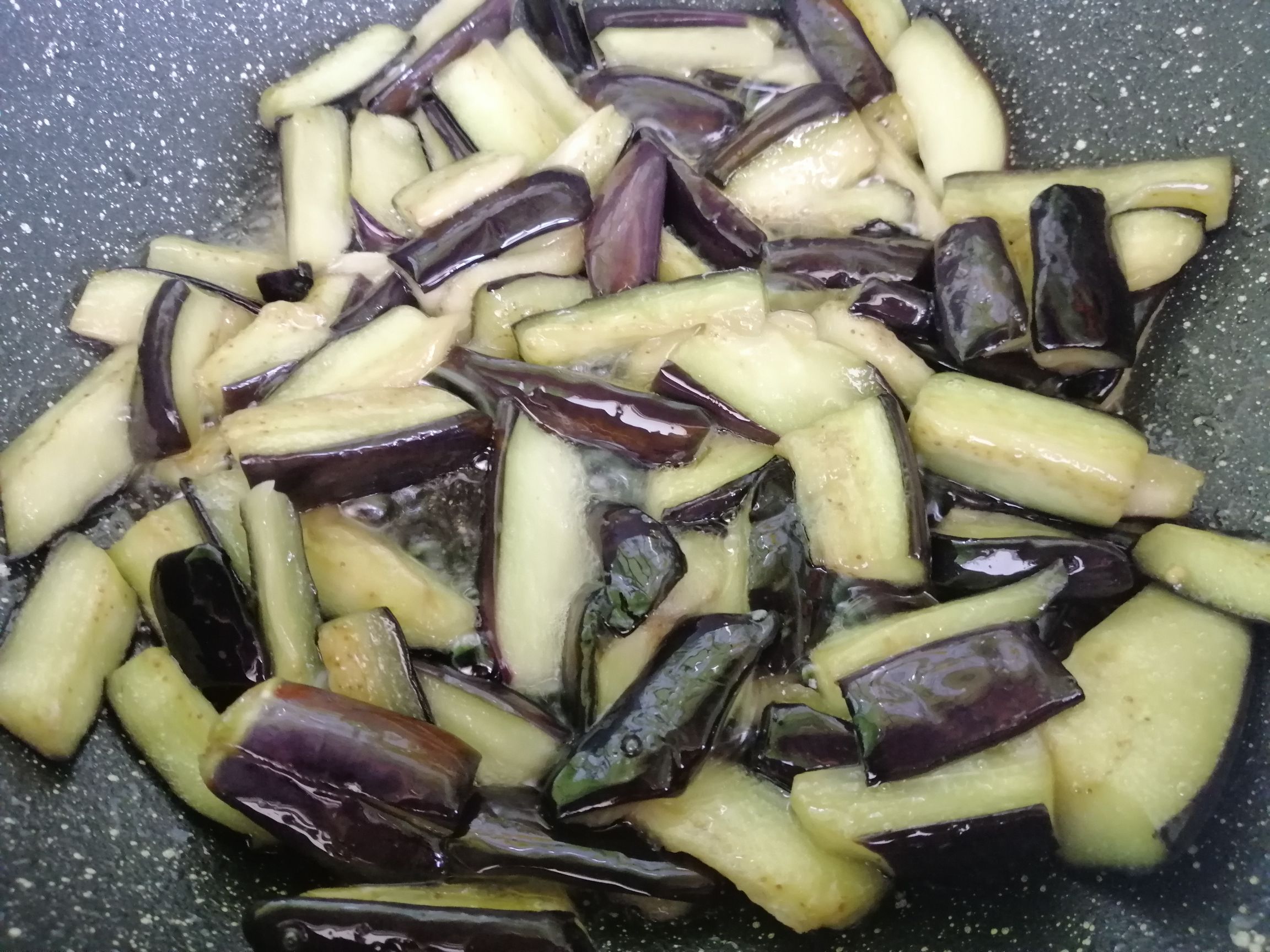 家常版魚香茄子的做法-酸甜味炒菜譜