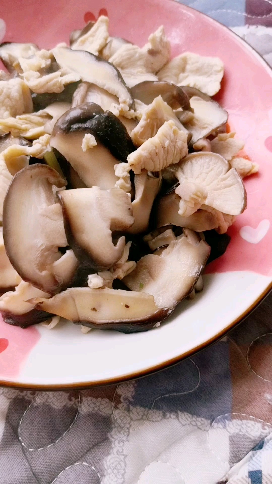 香菇炒肉的做法-家常味炒菜譜