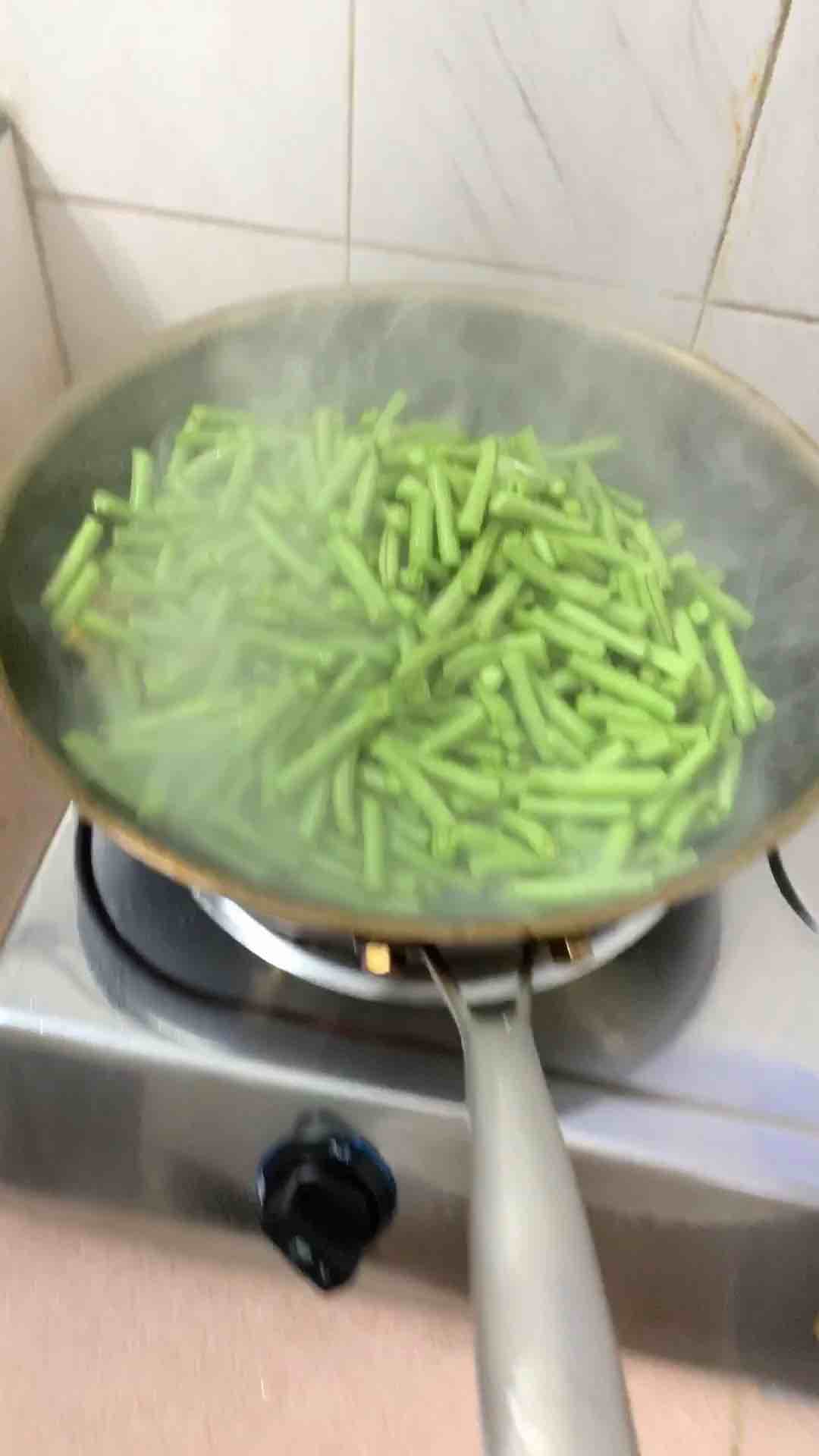 炒豆角的做法-家常味炒菜譜