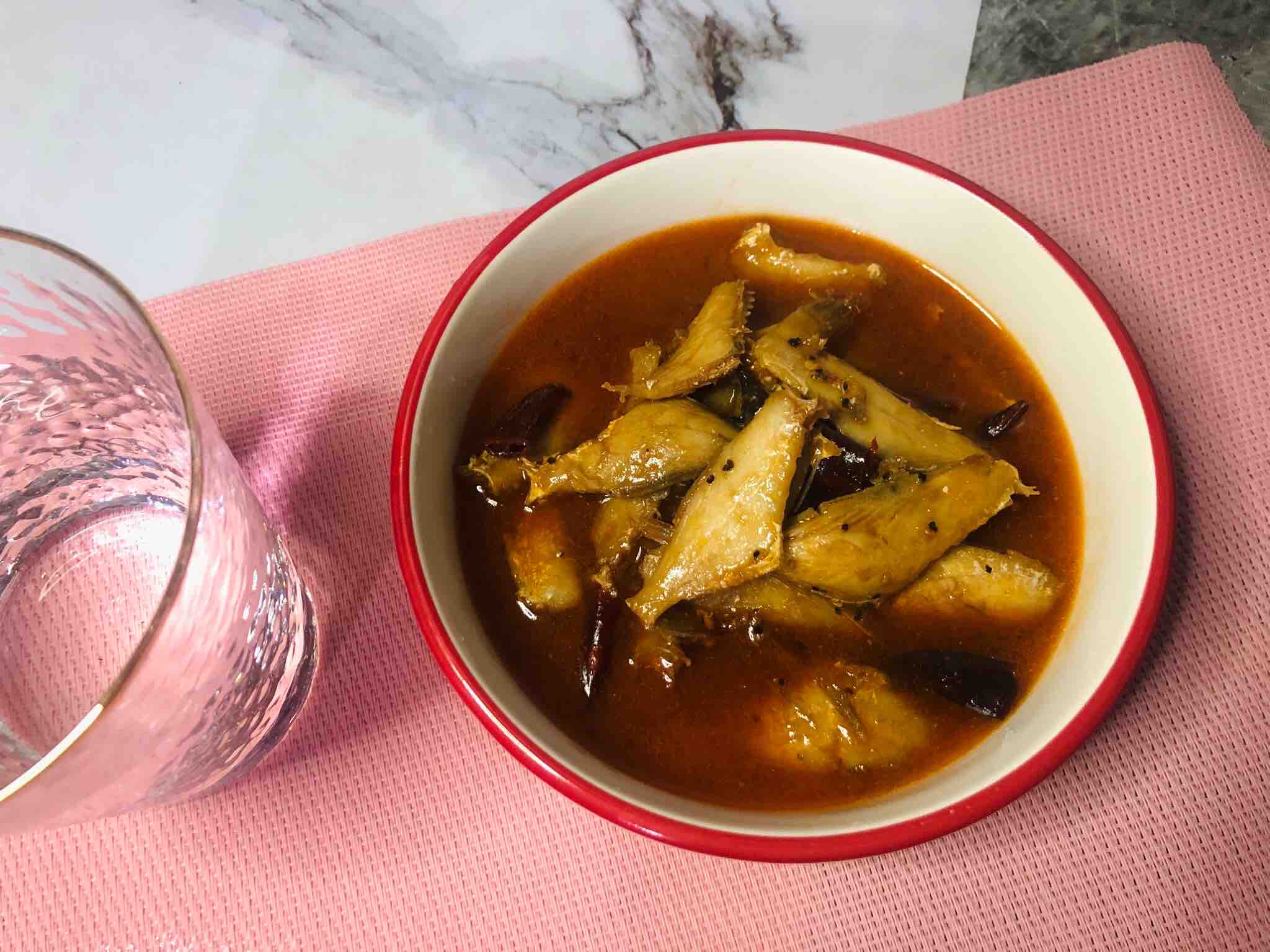 醬汁鳳尾魚的做法-酸辣味燒菜譜