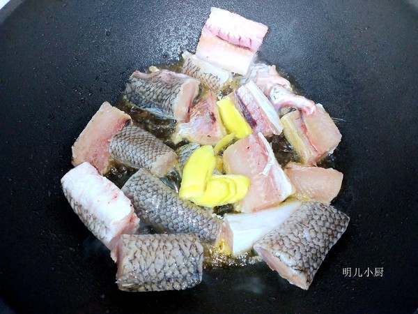 辣椒炒魚渣的做法-香辣味炒菜譜-易網健康養生網 辣椒炒魚渣的做法-香辣味炒菜譜