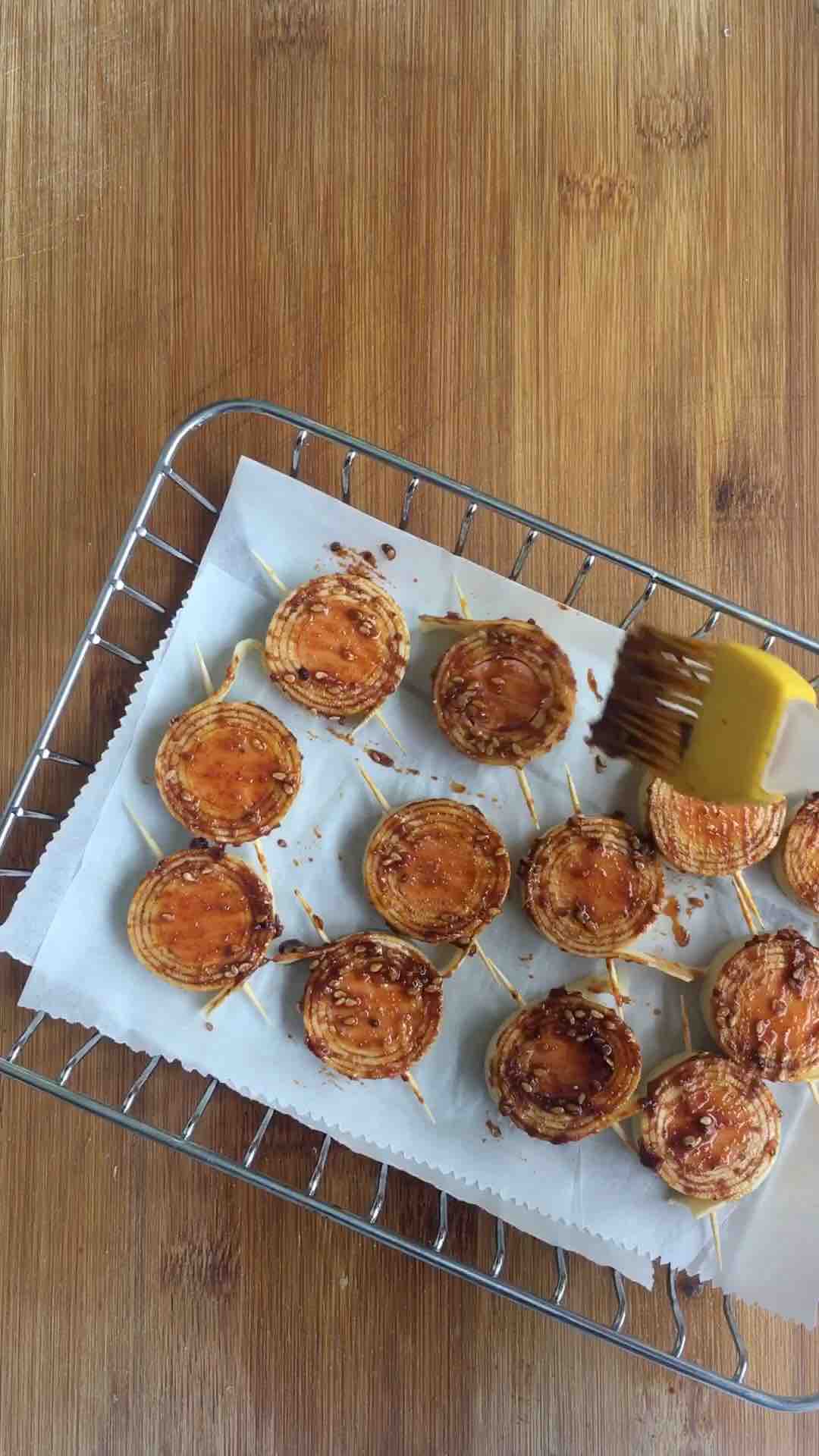 豆皮香腸卷的做法-香辣味烘焙菜譜-易網健康養生網 豆皮香腸卷的做法-香辣味烘焙菜譜