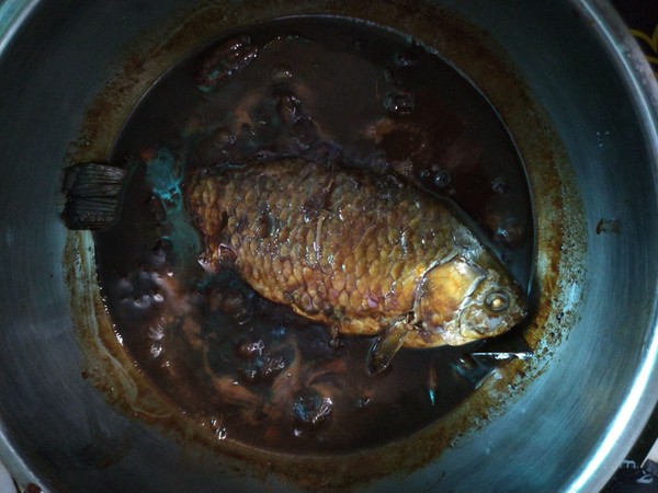 香脆鹵鯽魚的做法-咸鮮味炸菜譜