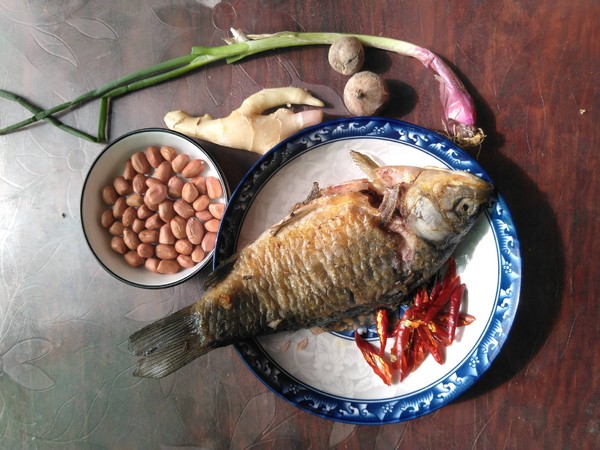 香脆鹵鯽魚的做法-咸鮮味炸菜譜