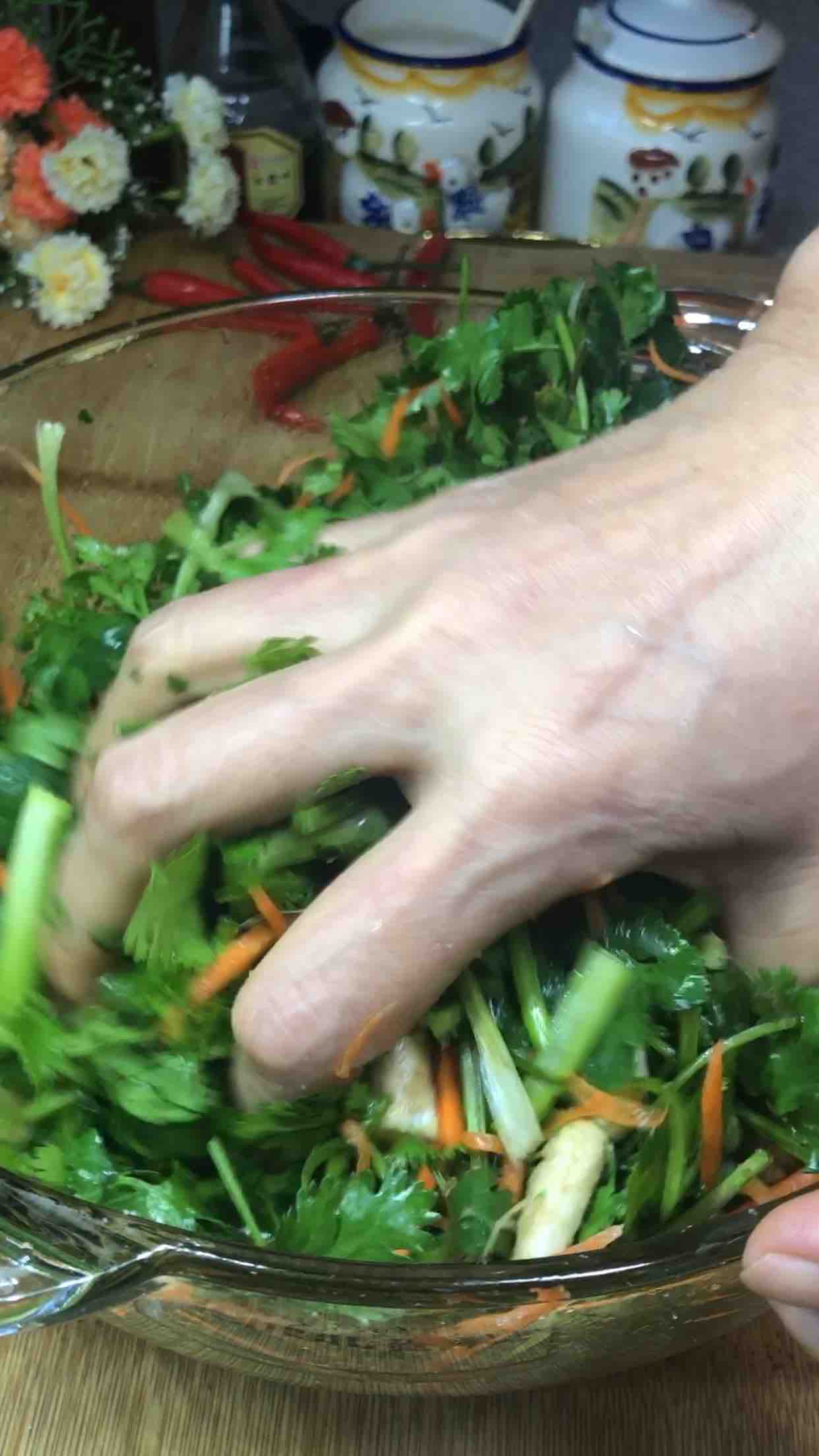 絕味香菜的做法-香辣味拌菜譜-易網健康養生網 絕味香菜的做法-香辣味拌菜譜