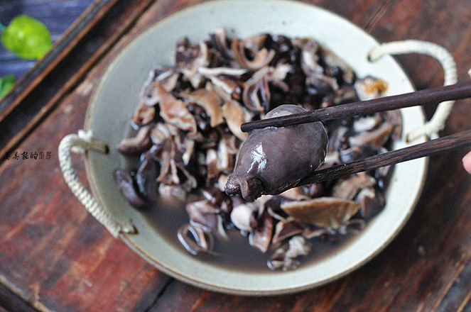 黑豆燉豬肚的做法-家常味燒菜譜