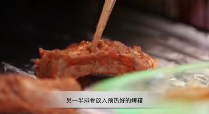 雙拼焗烤排骨的做法-咸鮮味烤菜譜-易網健康養生網 雙拼焗烤排骨的做法-咸鮮味烤菜譜