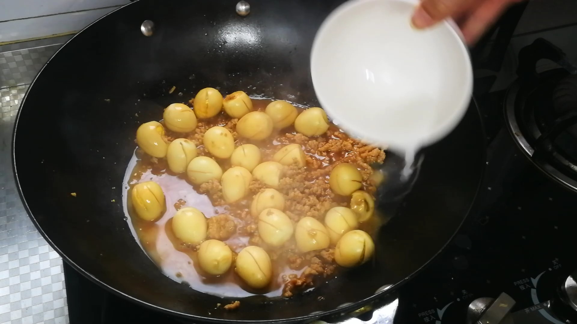 肉末燒鵪鶉蛋的做法-家常味炒菜譜