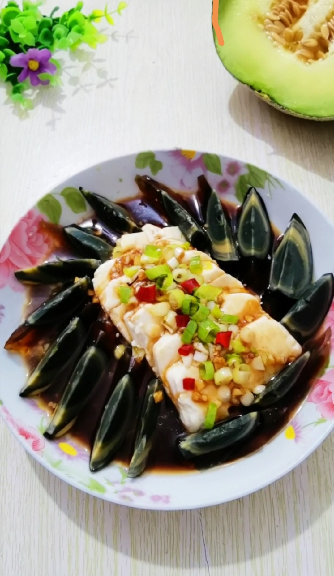 涼拌皮蛋豆腐的做法-咸鮮味拌菜譜-易網健康養生網 涼拌皮蛋豆腐的做法-咸鮮味拌菜譜