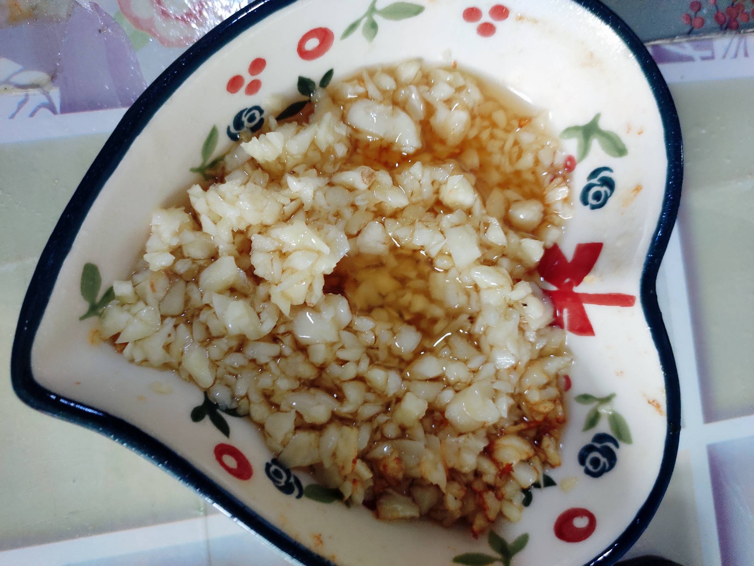 蒜香蝦尾的做法-蒜香味燉菜譜