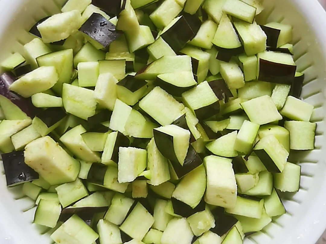 青豆炒茄丁的做法-咸鮮味炒菜譜