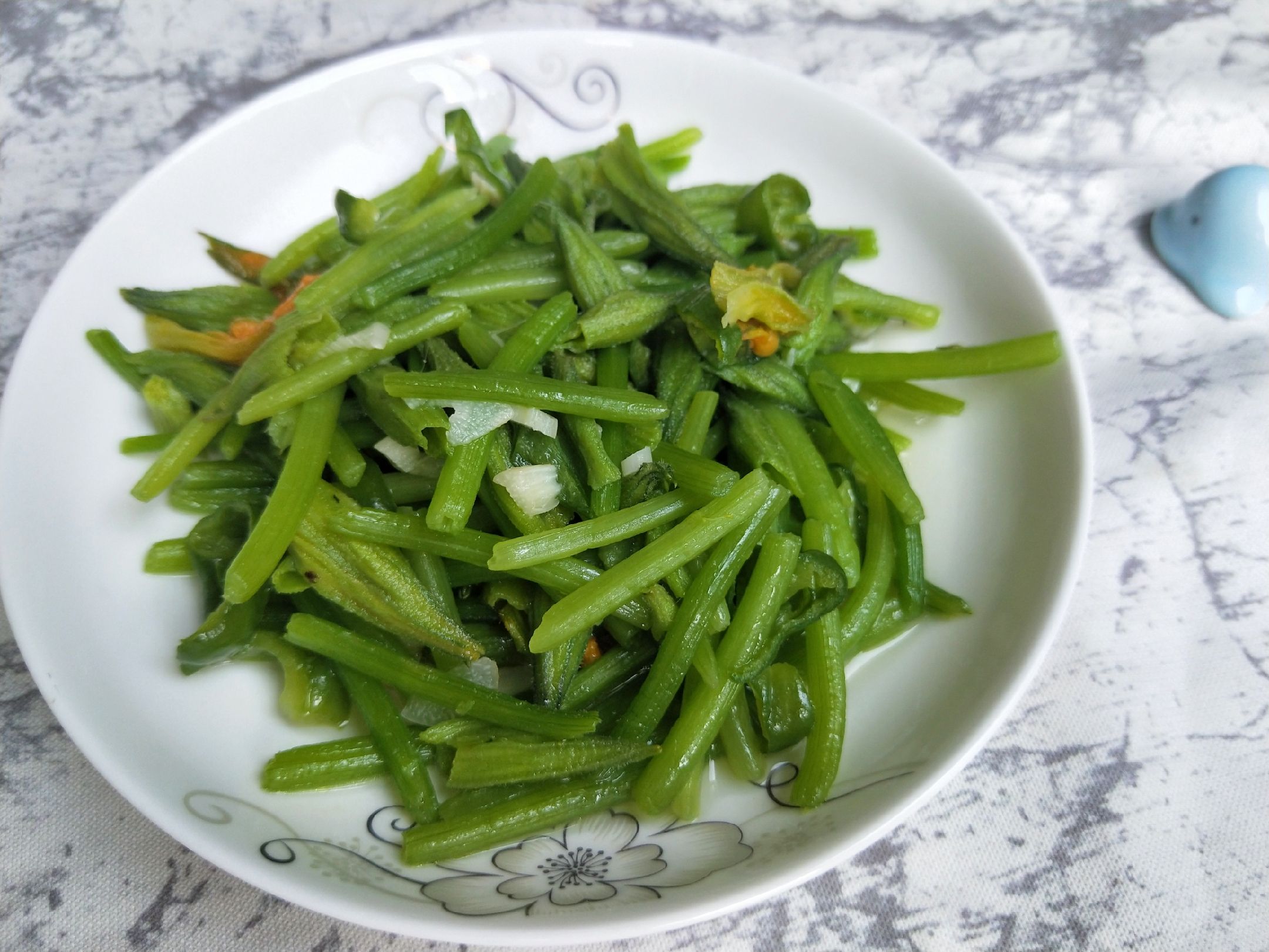 蒜香南瓜花的做法-家常味炒菜譜