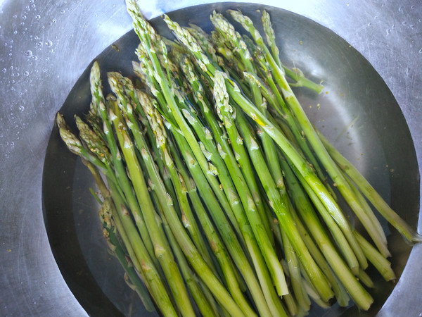 蒜蓉烤蘆筍的做法-蒜香味烤菜譜