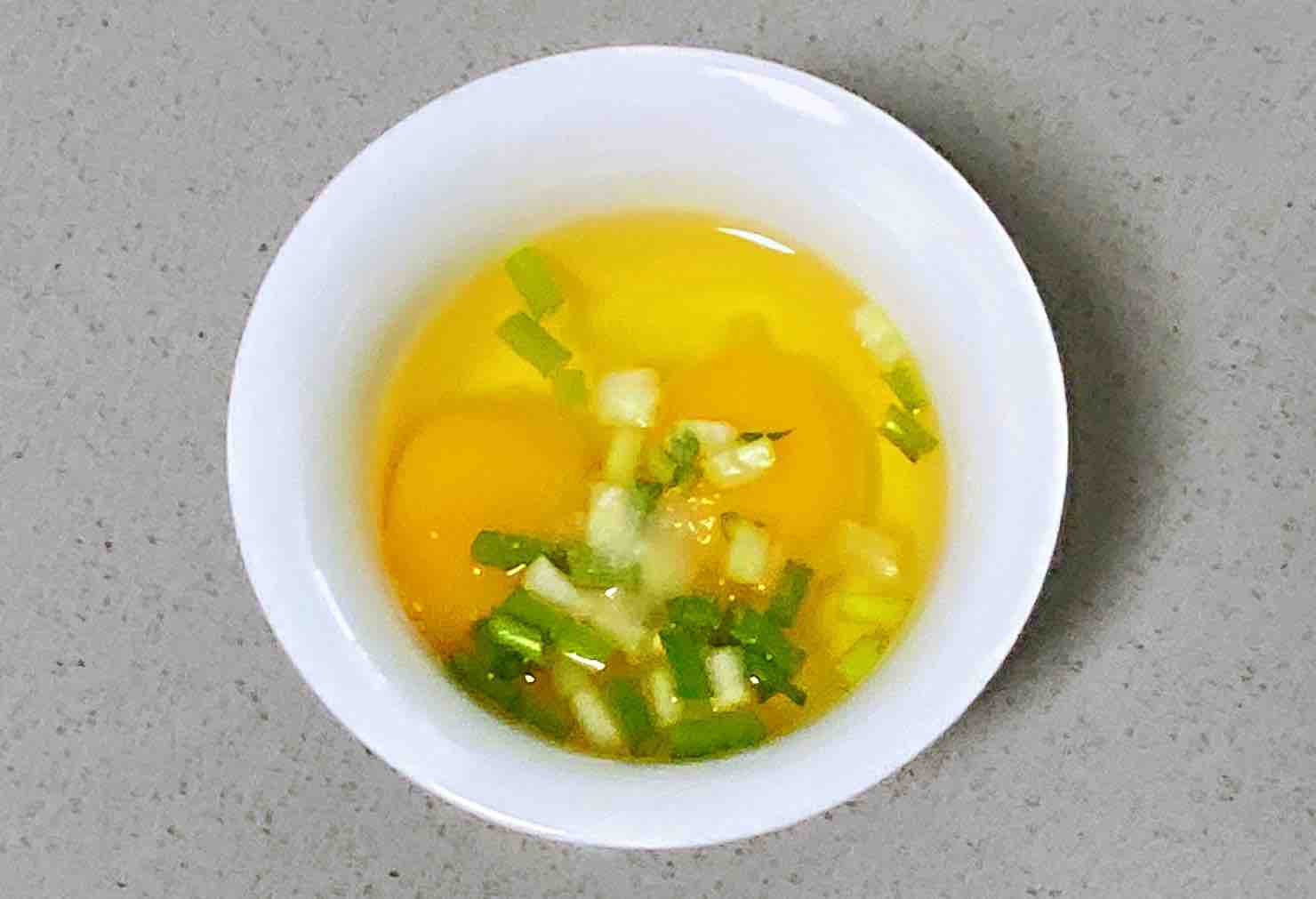 雞蛋白玉菇燜絲瓜，清淡又鮮香，簡單卻營養(yǎng)～的做法-咸鮮味燒菜譜