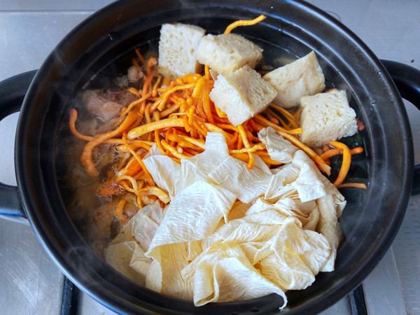 雞湯燉油皮的做法-咸鮮味燉菜譜