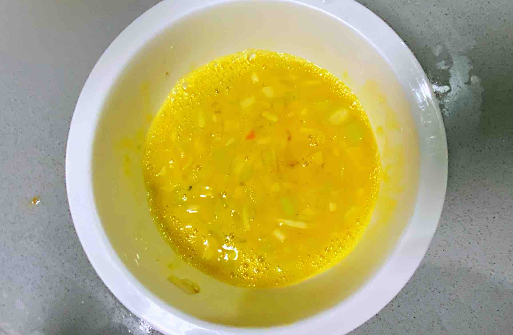 蔬菜雞蛋餅， 好看又營養，色澤漂亮，連小朋友都愛吃～的做法-家常味煎菜譜