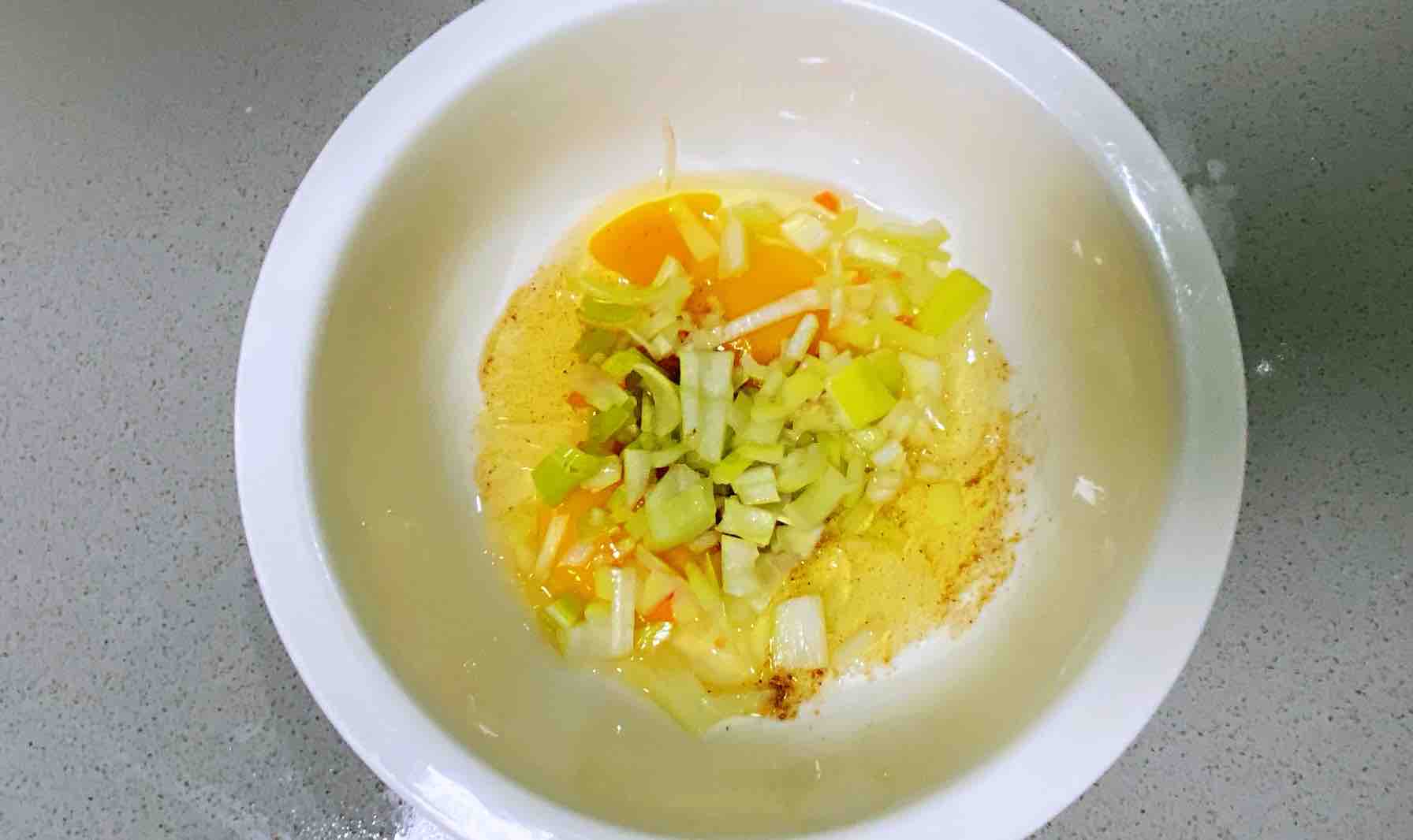 蔬菜雞蛋餅， 好看又營養，色澤漂亮，連小朋友都愛吃～的做法-家常味煎菜譜