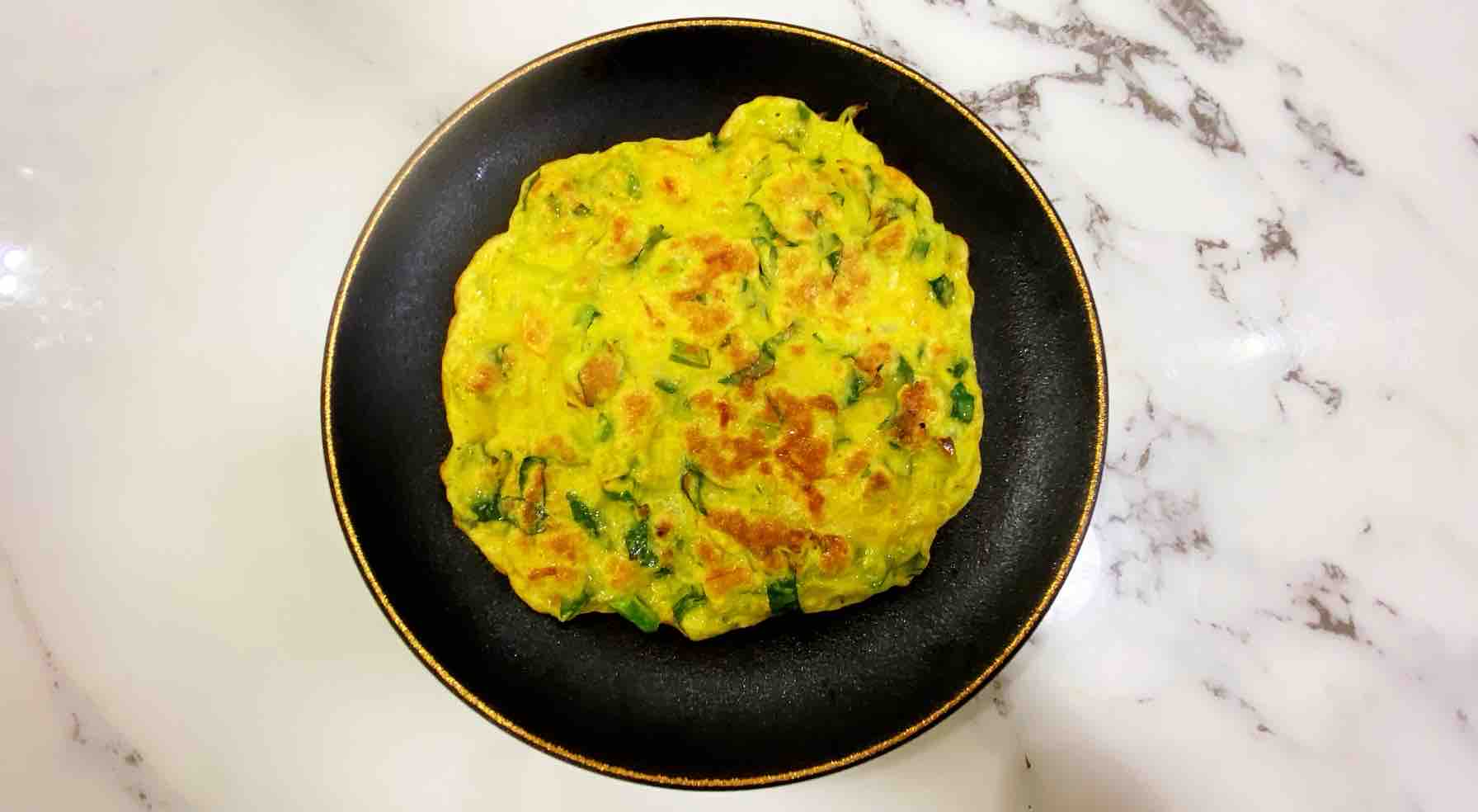 蔬菜雞蛋餅， 好看又營養，色澤漂亮，連小朋友都愛吃～的做法-家常味煎菜譜