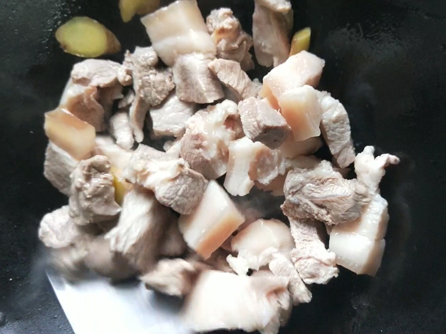 鰻魚干燒肉的做法-咸鮮味煮菜譜