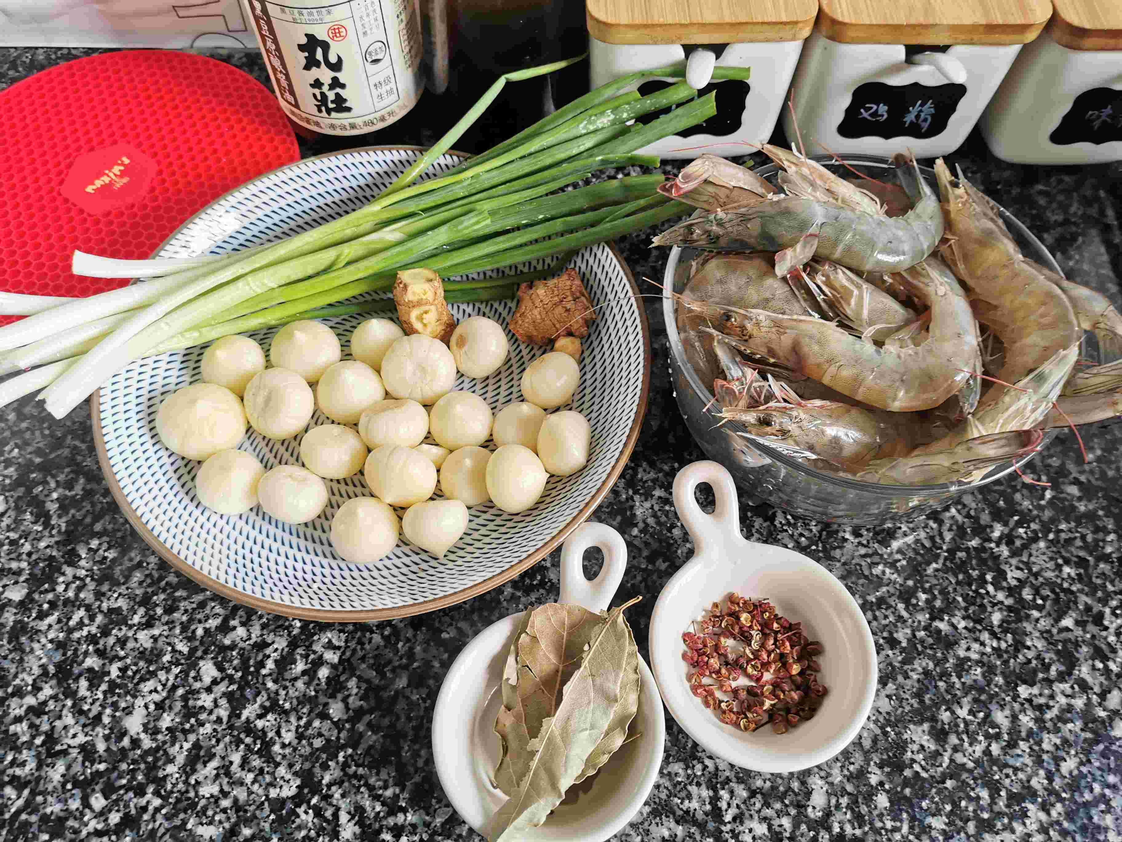 蒜蓉蝦的做法-蒜香味炒菜譜