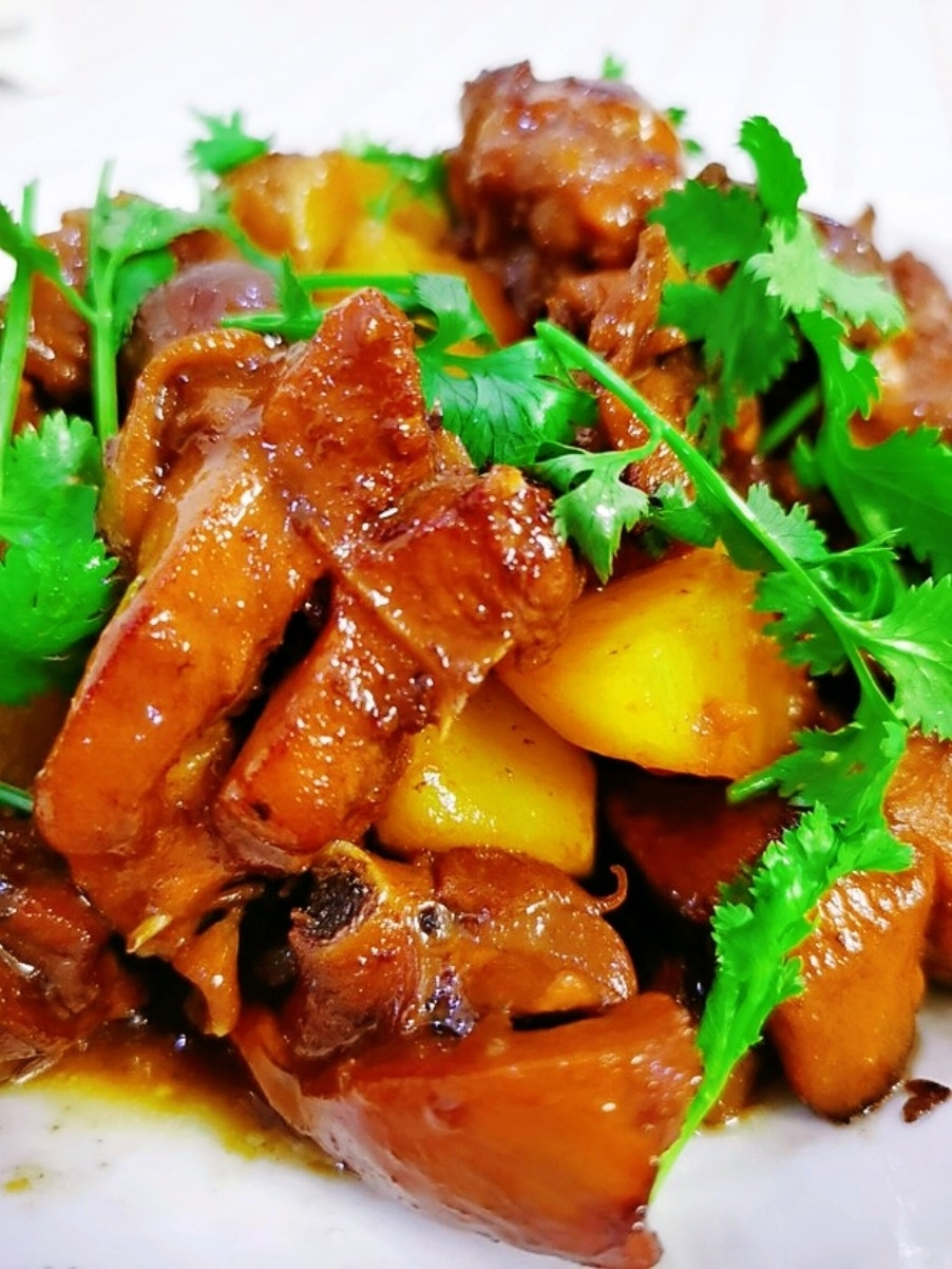 雞肉燜土豆的做法-醬香味燜菜譜