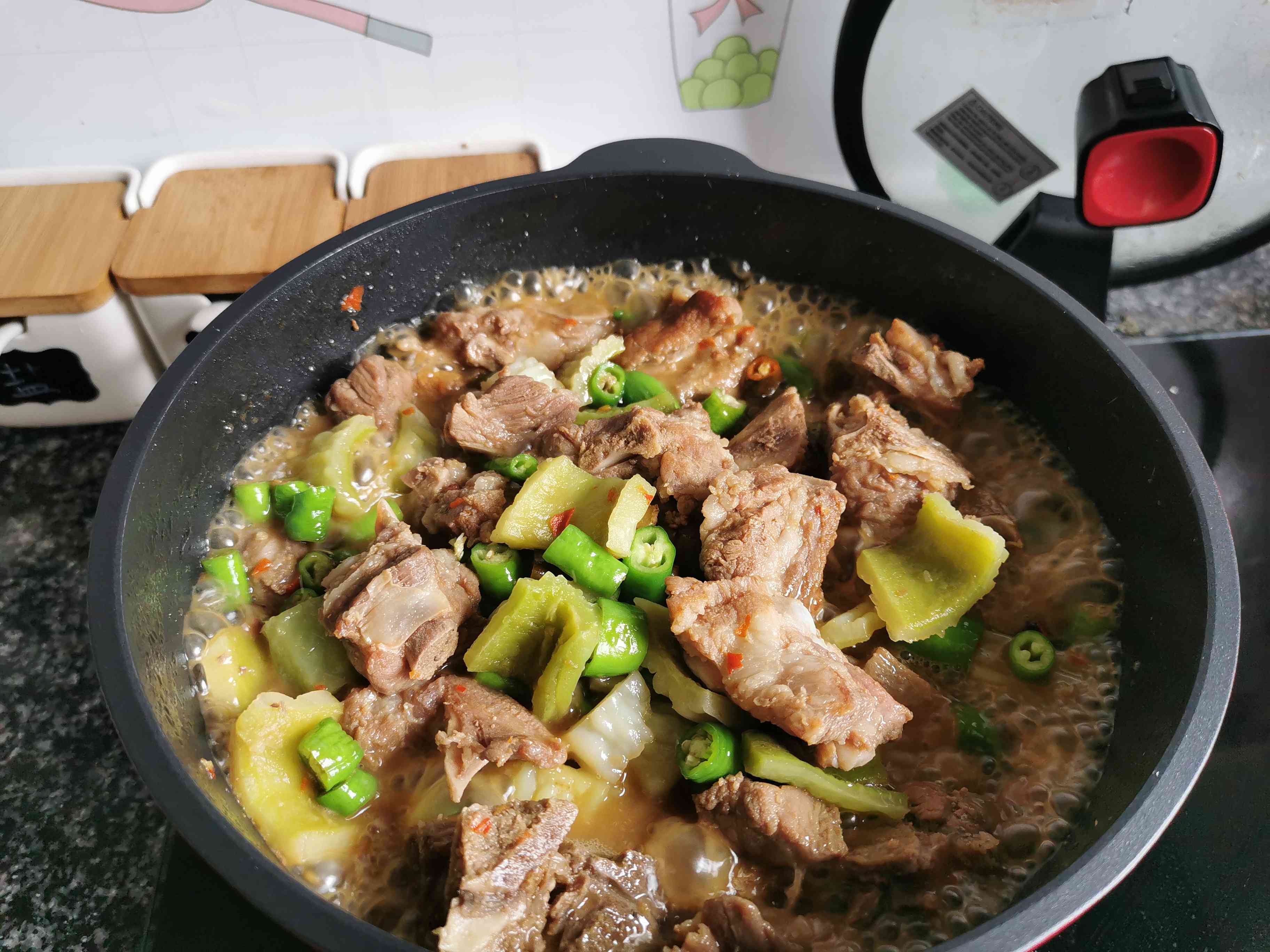 苦瓜燒排骨的做法-家常味炒菜譜