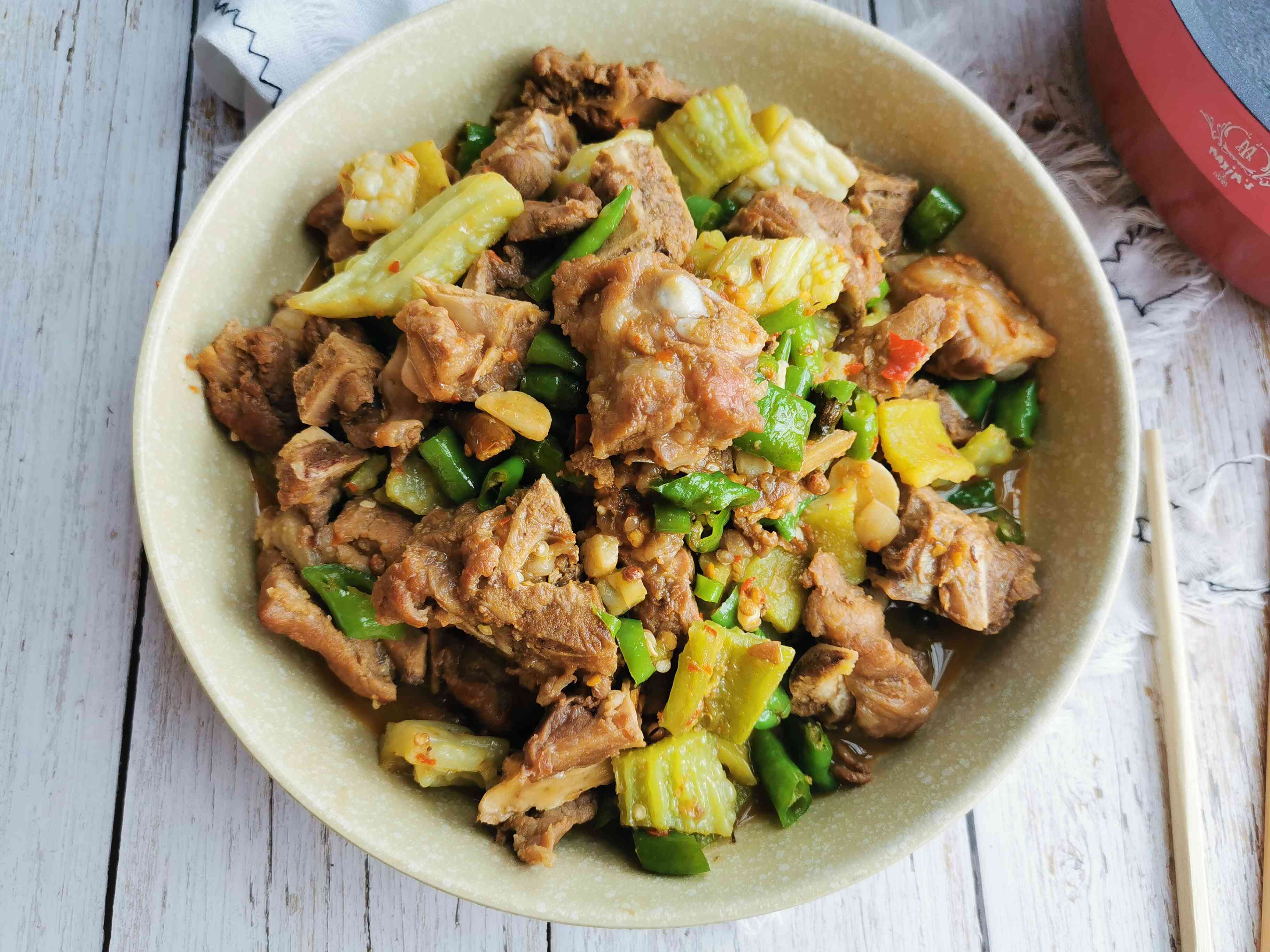 苦瓜燒排骨的做法-家常味炒菜譜