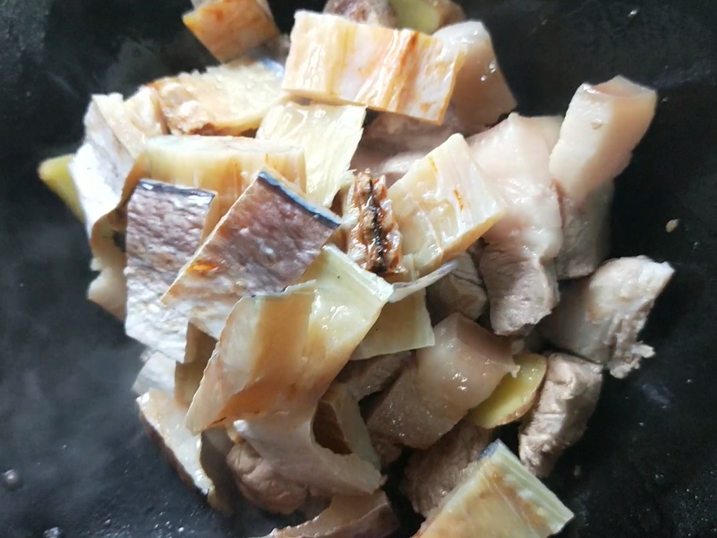 鰻魚干燒肉的做法-咸鮮味煮菜譜