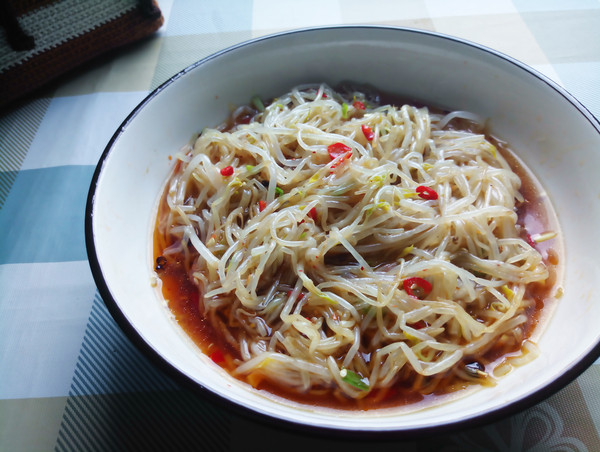 涼拌綠豆芽的做法-酸辣味拌菜譜