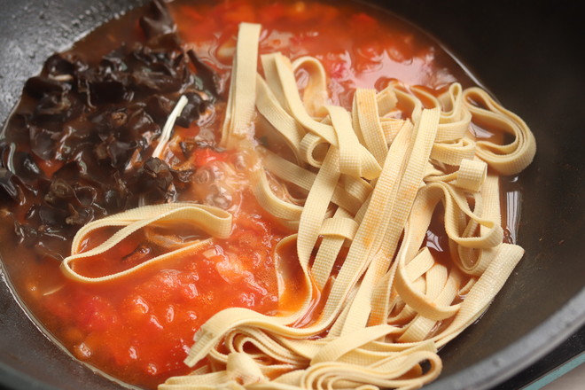 番茄豆皮金針菇的做法-家常味炒菜譜