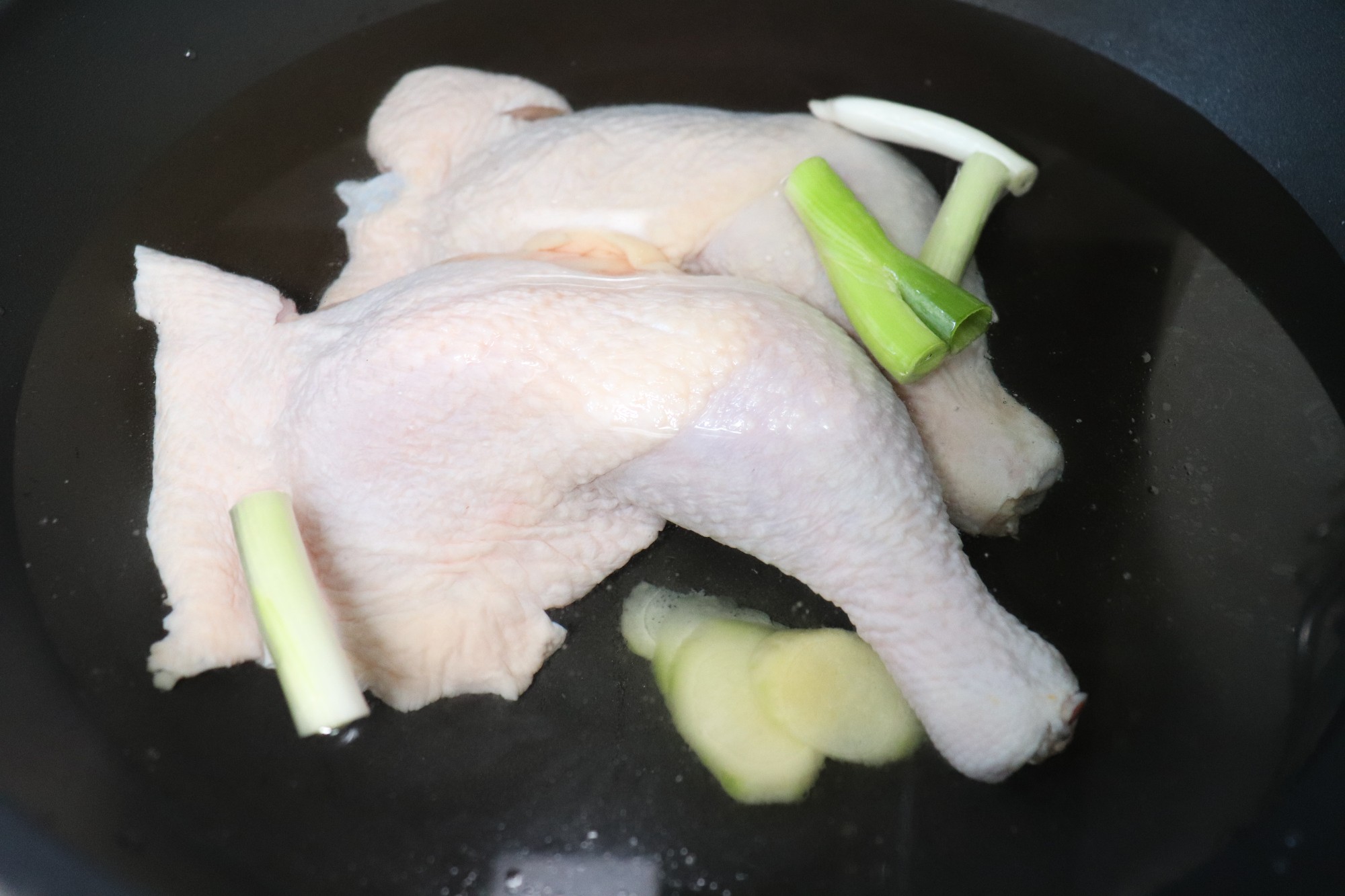 涼拌手撕雞腿的做法-香辣味煮菜譜