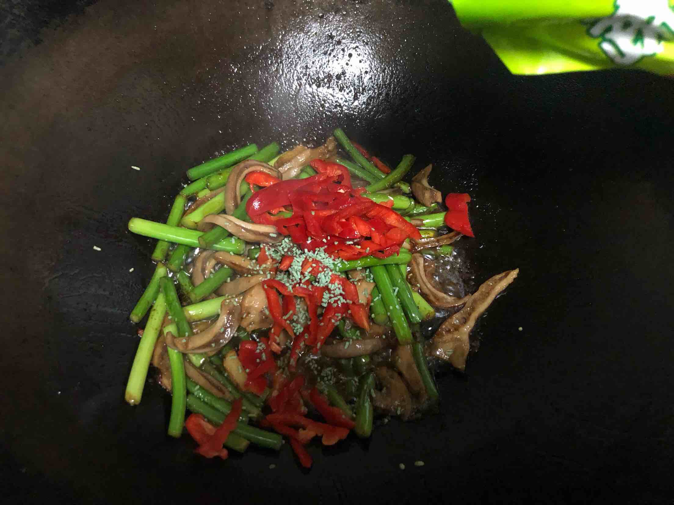 蒜薹炒豬肚的做法-家常味炒菜譜