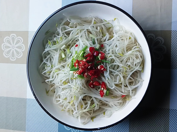 涼拌綠豆芽的做法-酸辣味拌菜譜