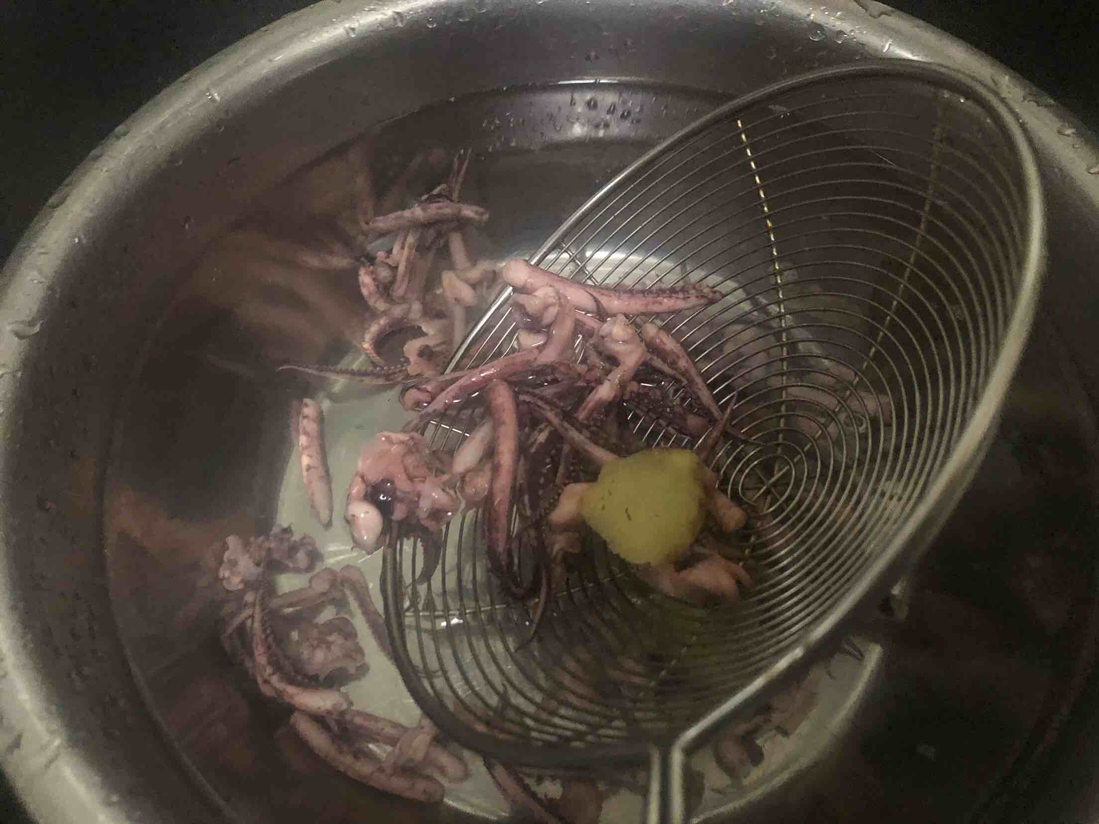 家常版炒魷魚的做法-家常味炒菜譜