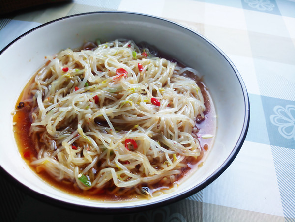 涼拌綠豆芽的做法-酸辣味拌菜譜
