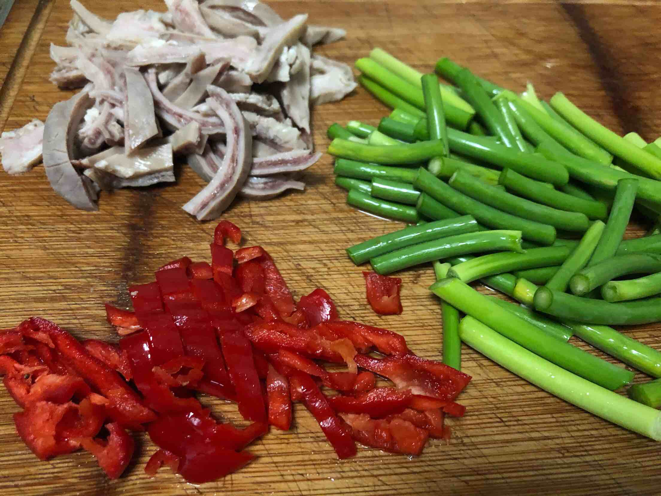 蒜薹炒豬肚的做法-家常味炒菜譜