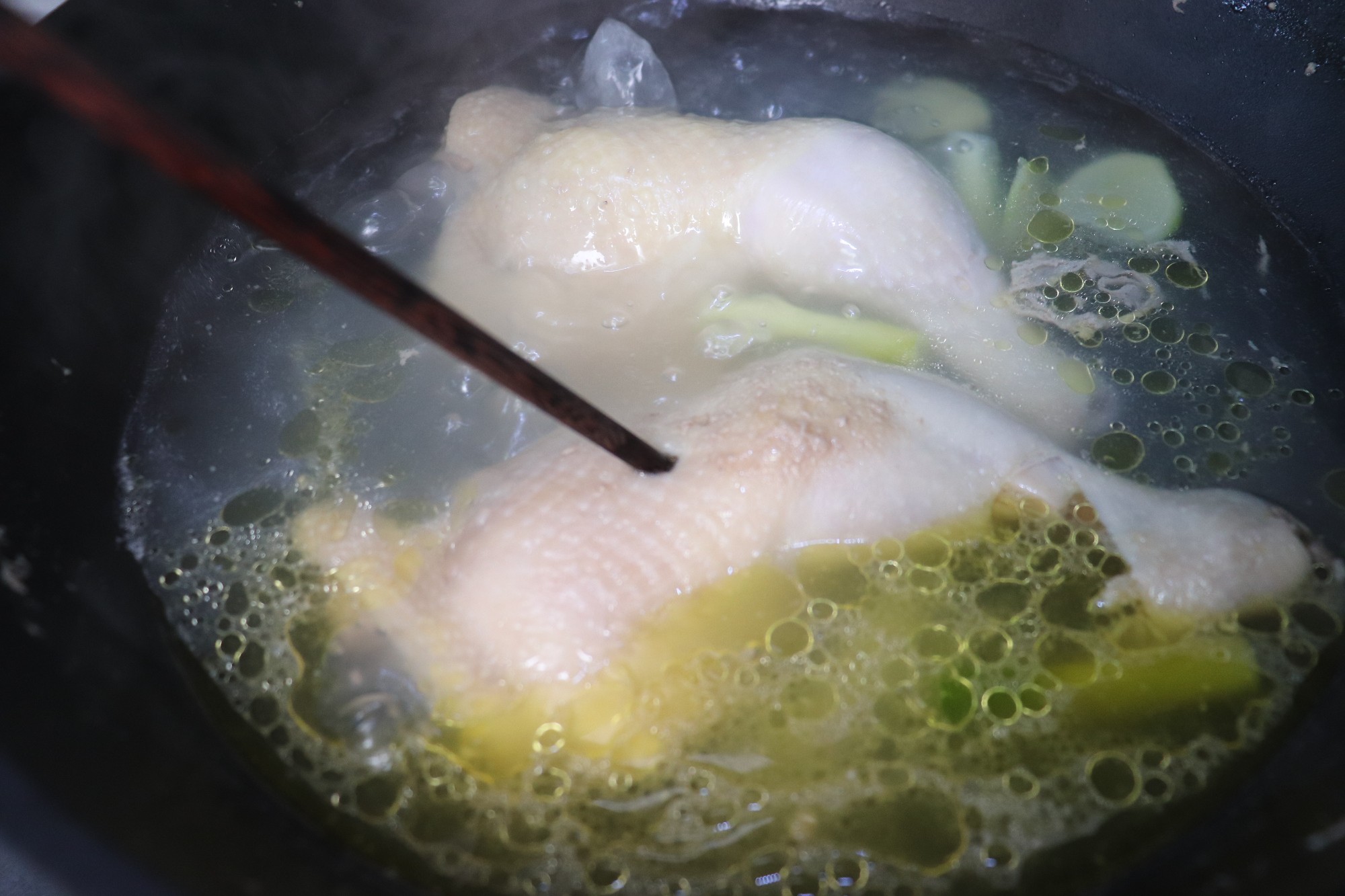 涼拌手撕雞腿的做法-香辣味煮菜譜