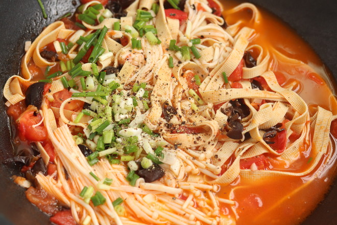 番茄豆皮金針菇的做法-家常味炒菜譜